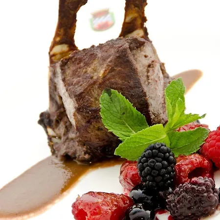 Golf Castelconturbia Otel