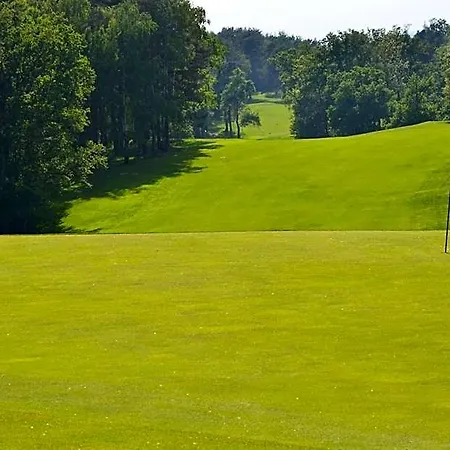 Golf Castelconturbia فندق